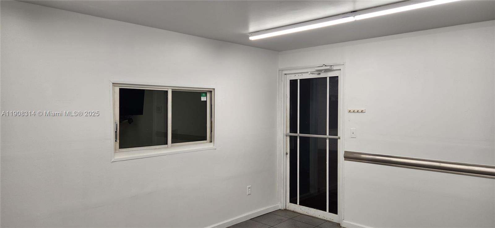 See details / sq. ft. $ 2025-11-04 0 Photo