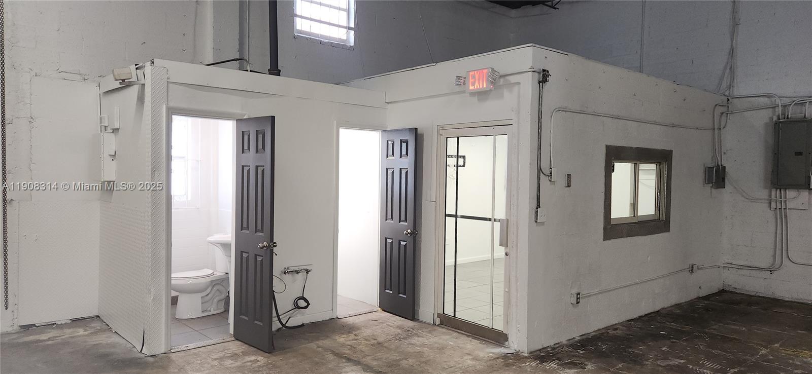 See details / sq. ft. $ 2025-11-04 0 Photo