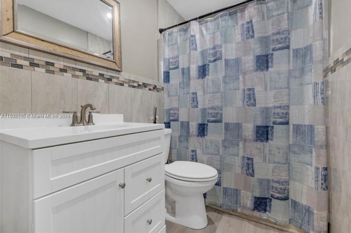   /  2054 sq. ft. $ 2025-11-04 0 Photo