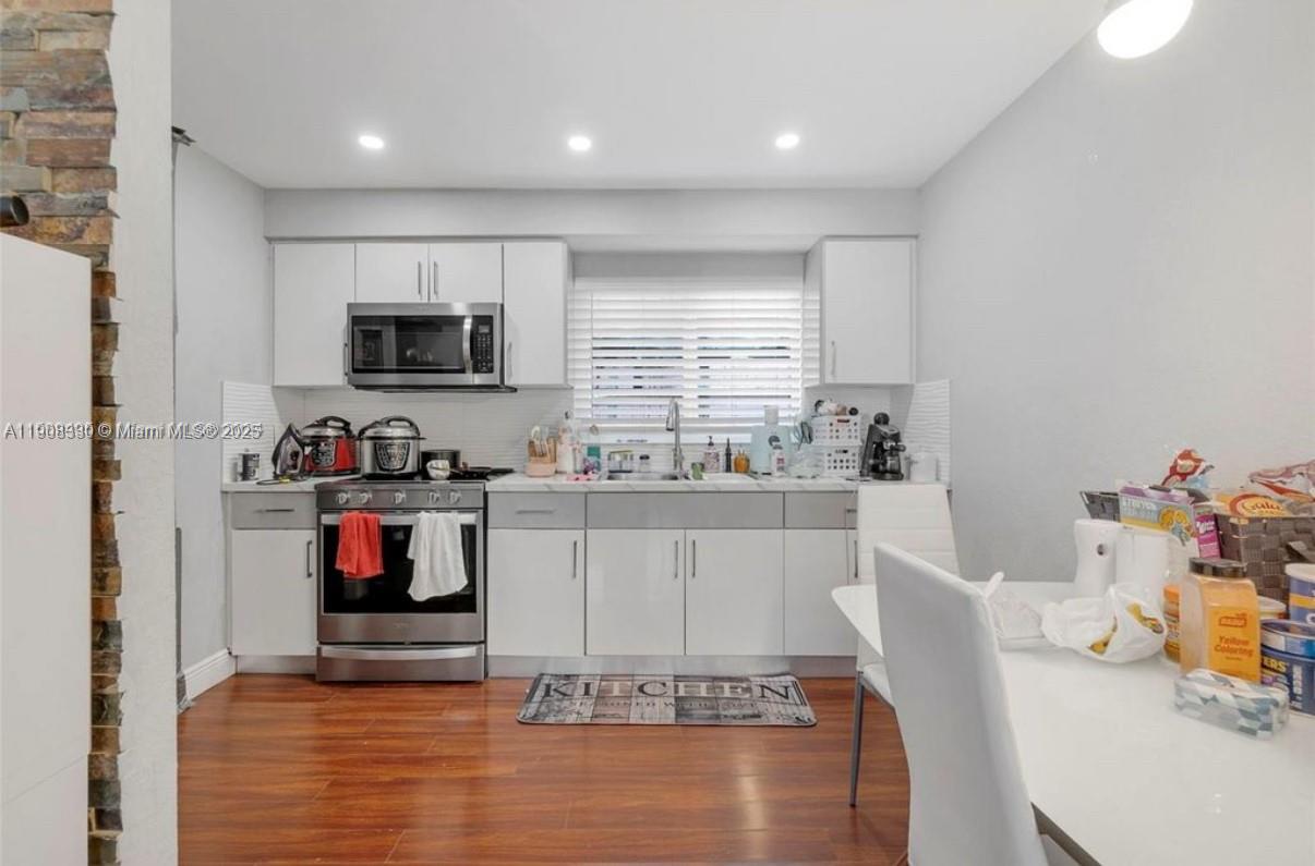   /  2054 sq. ft. $ 2025-11-04 0 Photo