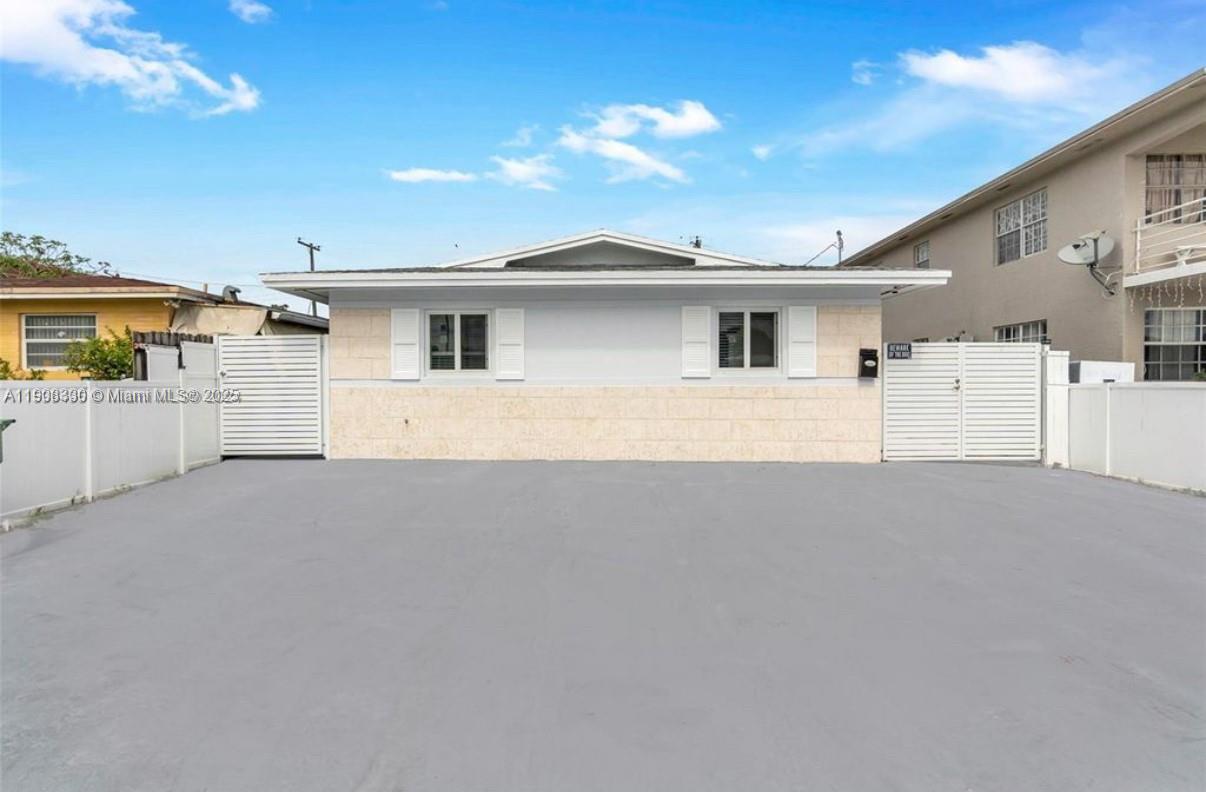   /  2054 sq. ft. $ 2025-11-04 0 Photo