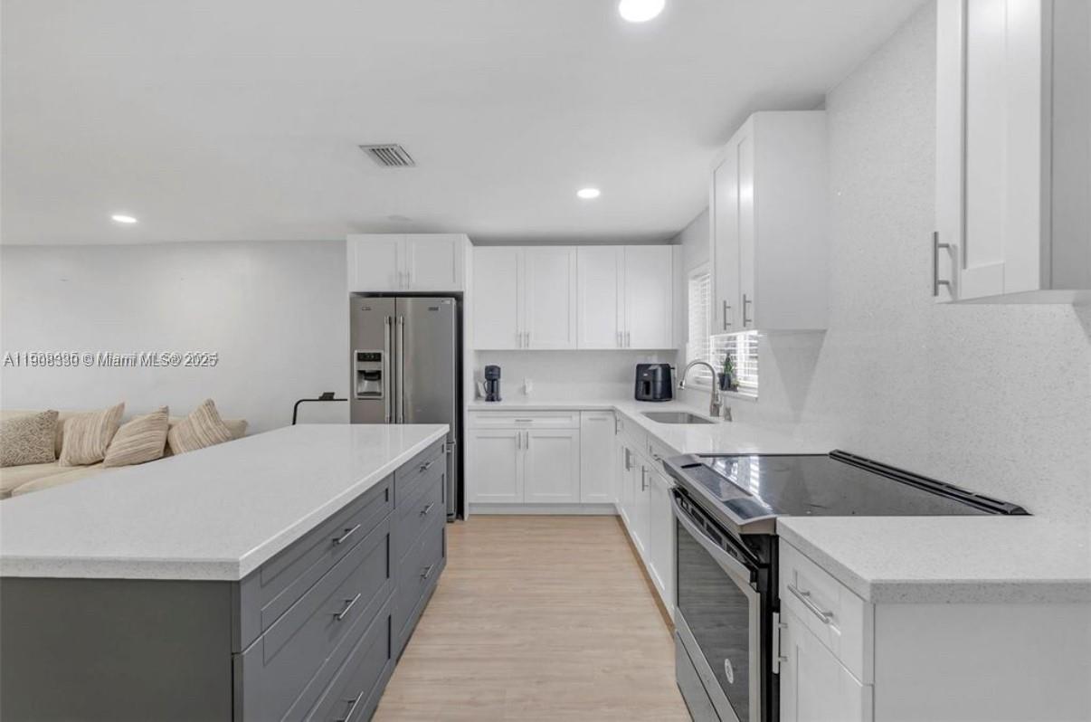   /  2054 sq. ft. $ 2025-11-04 0 Photo