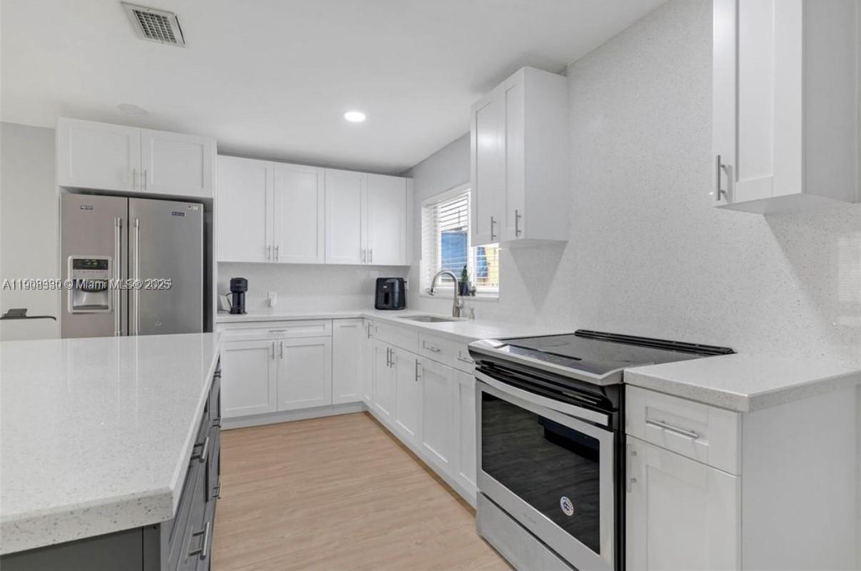   /  2054 sq. ft. $ 2025-11-04 0 Photo