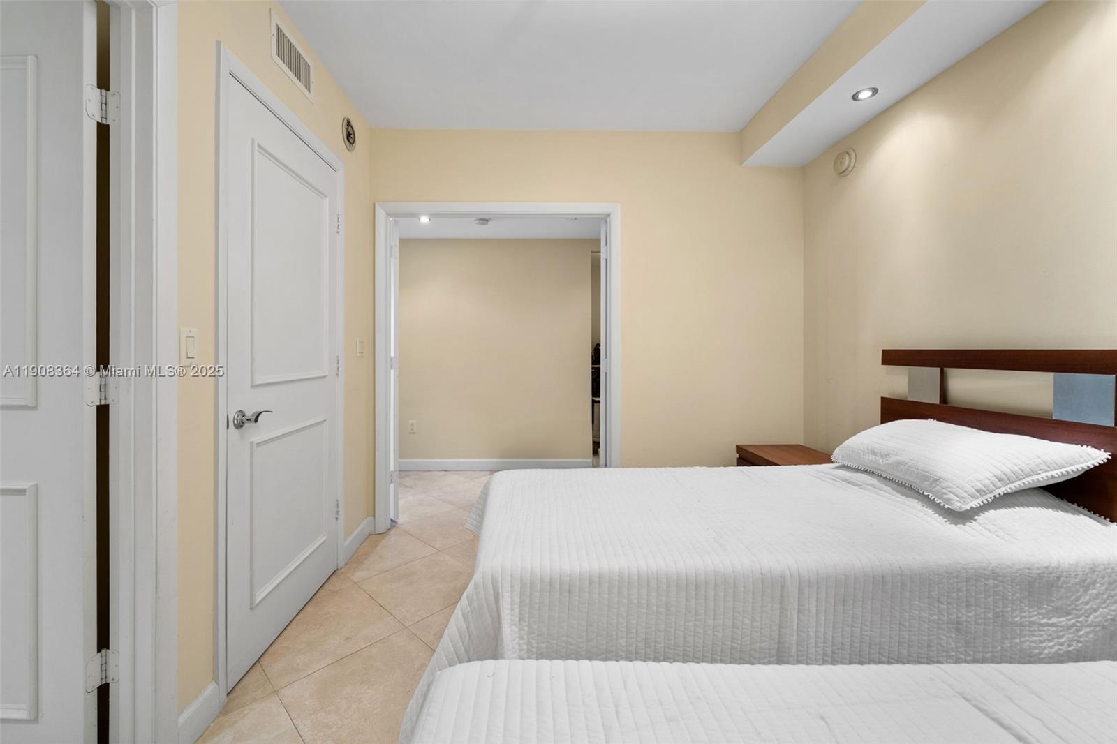 2603 3 / 3 1841 sq. ft. $ 2025-11-04 0 Photo