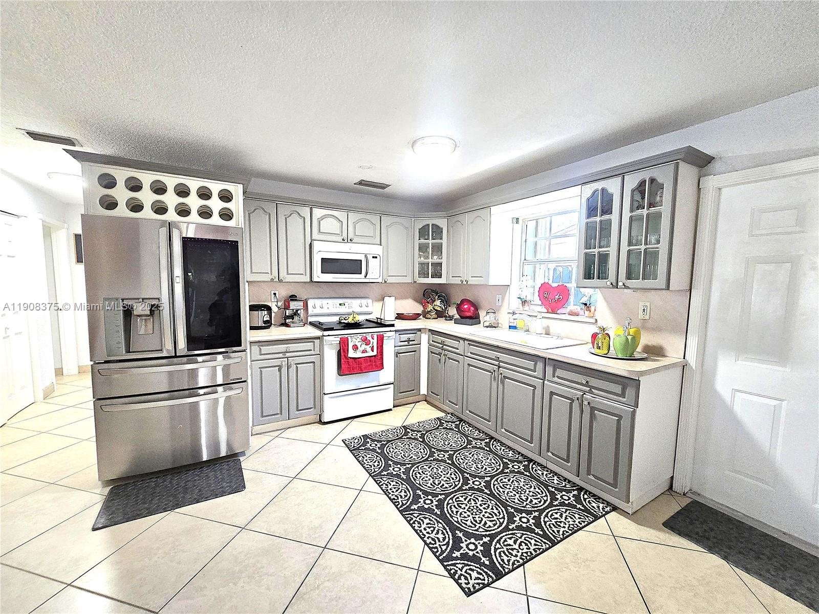   /  2410 sq. ft. $ 2025-11-04 0 Photo