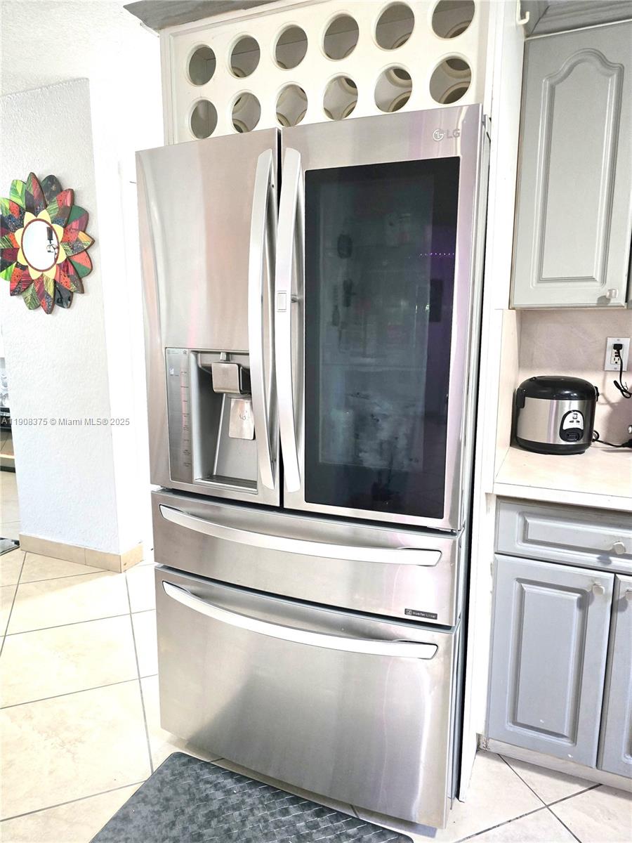   /  2410 sq. ft. $ 2025-11-04 0 Photo