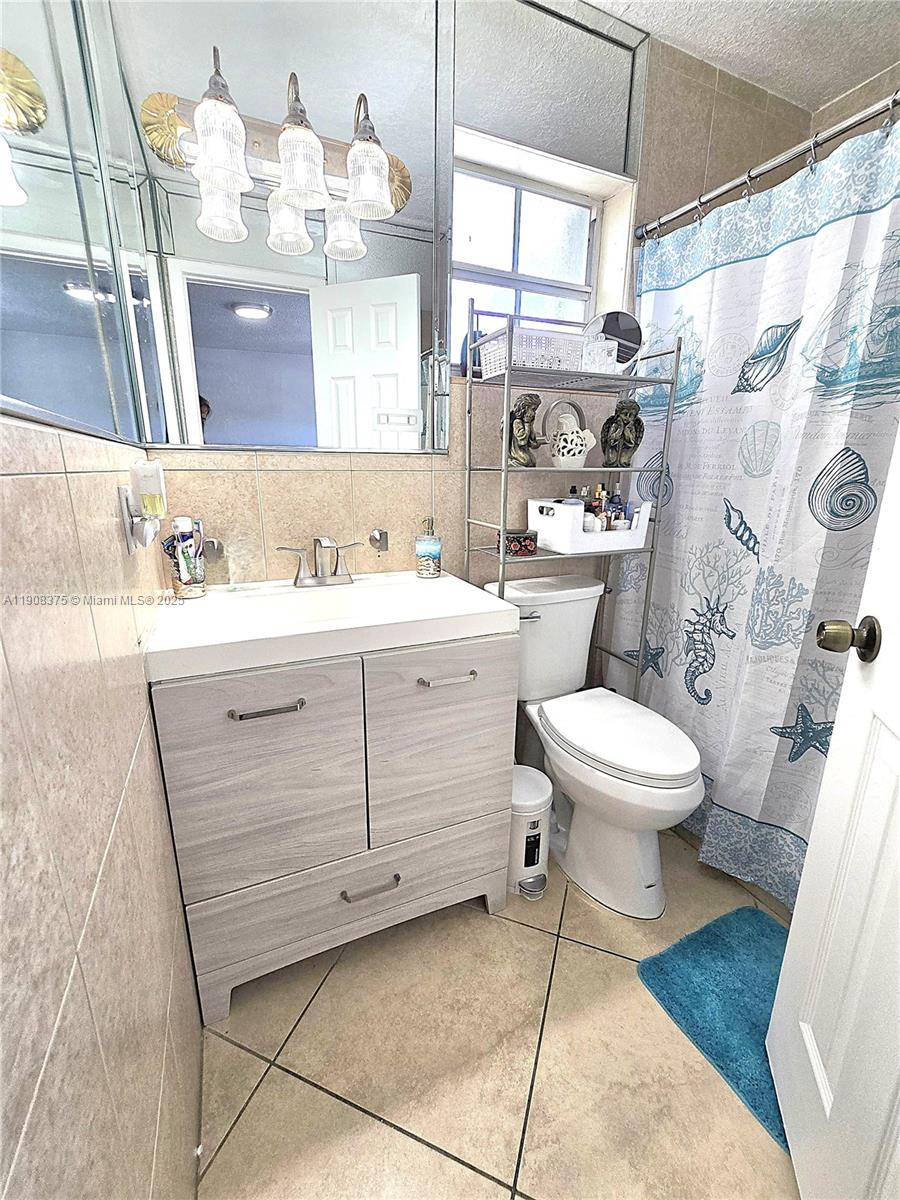   /  2410 sq. ft. $ 2025-11-04 0 Photo