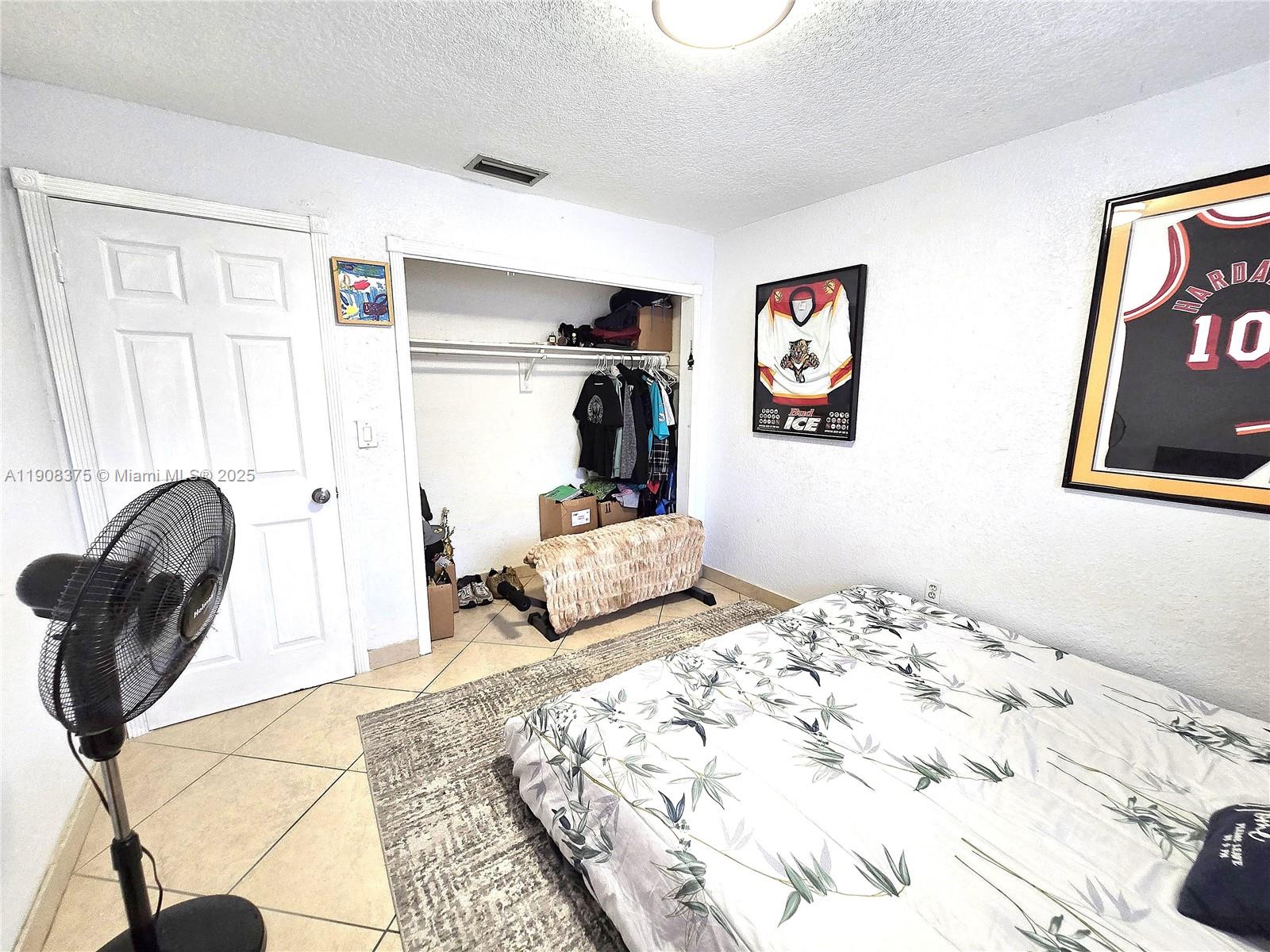   /  2410 sq. ft. $ 2025-11-04 0 Photo