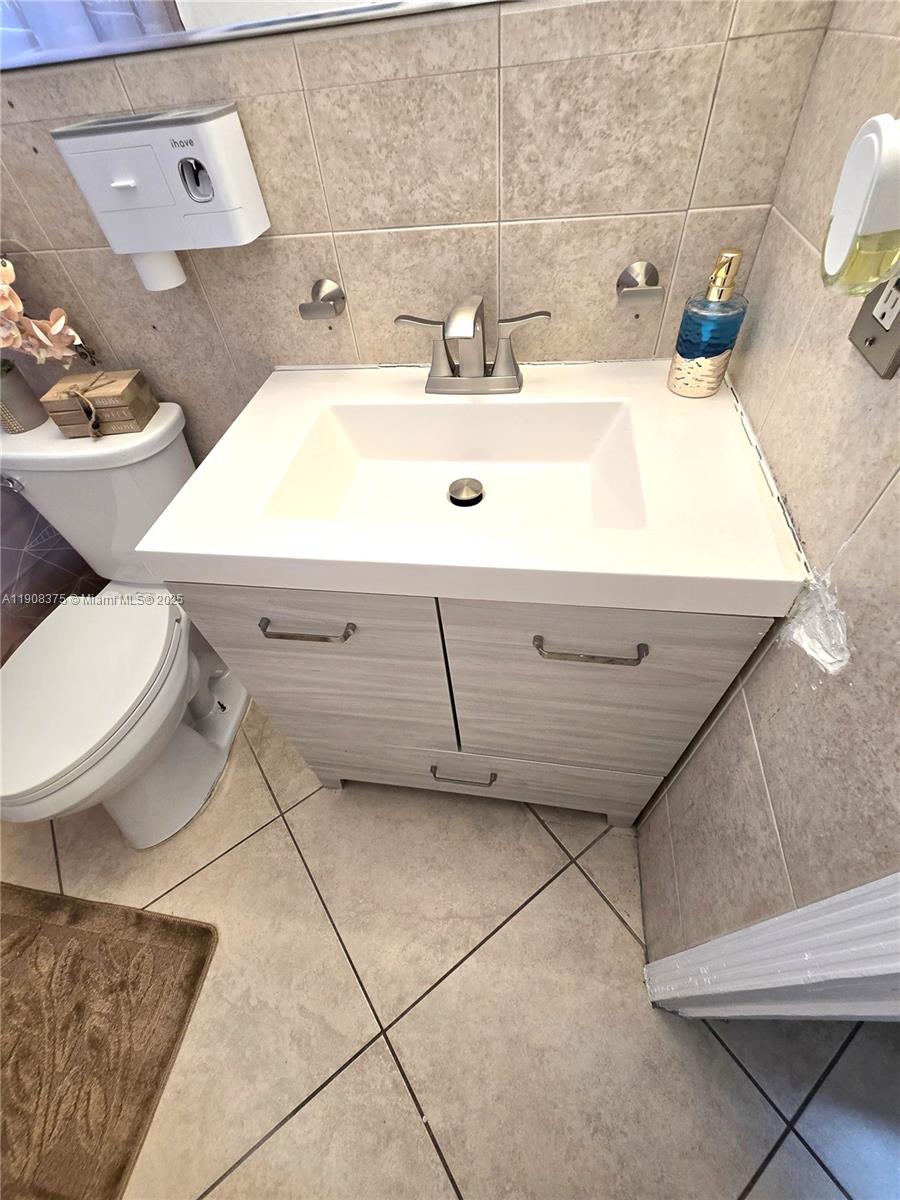   /  2410 sq. ft. $ 2025-11-04 0 Photo