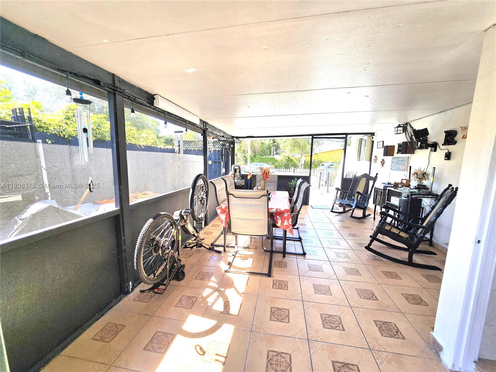   /  2410 sq. ft. $ 2025-11-04 0 Photo