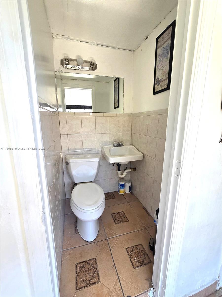   /  2410 sq. ft. $ 2025-11-04 0 Photo