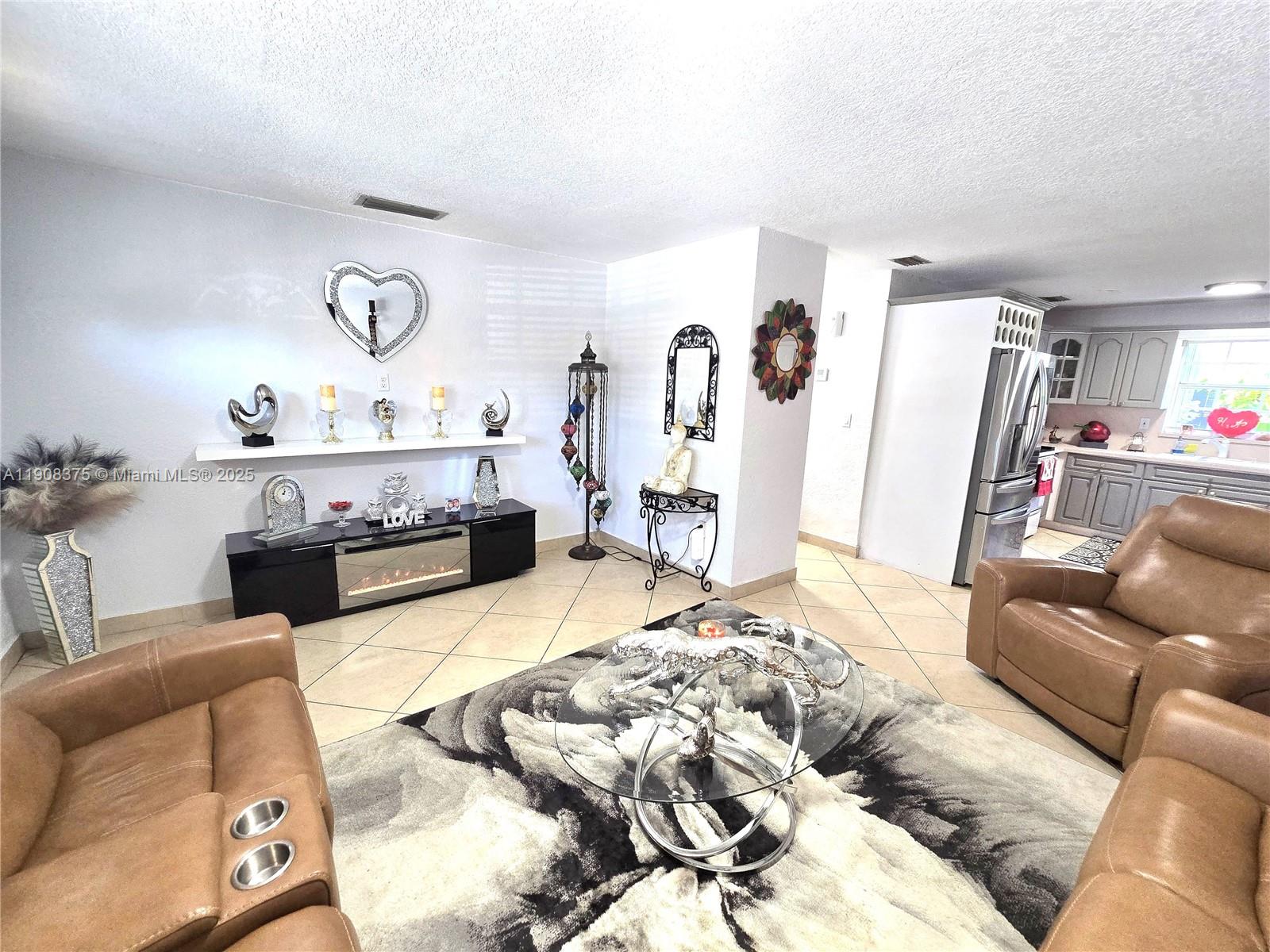   /  2410 sq. ft. $ 2025-11-04 0 Photo