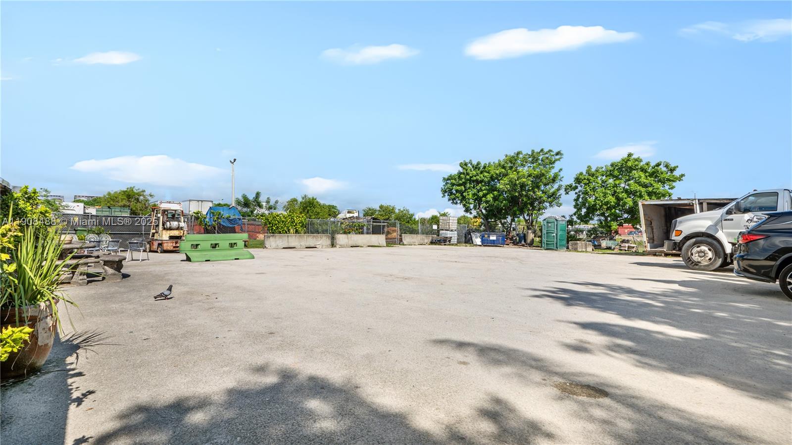 See details / sq. ft. $ 2025-11-05 0 Photo