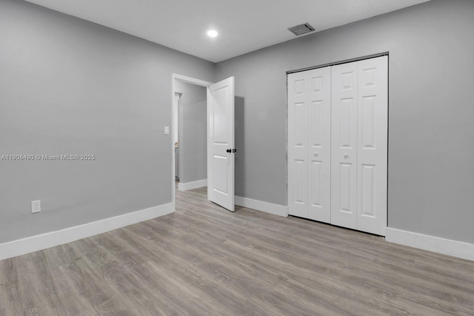 Подробнее / 2594 кв.футов $ 2025-11-05 0 Фото