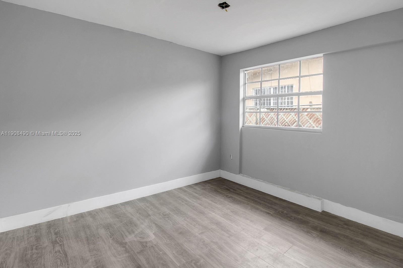 Подробнее / 2594 кв.футов $ 2025-11-05 0 Фото