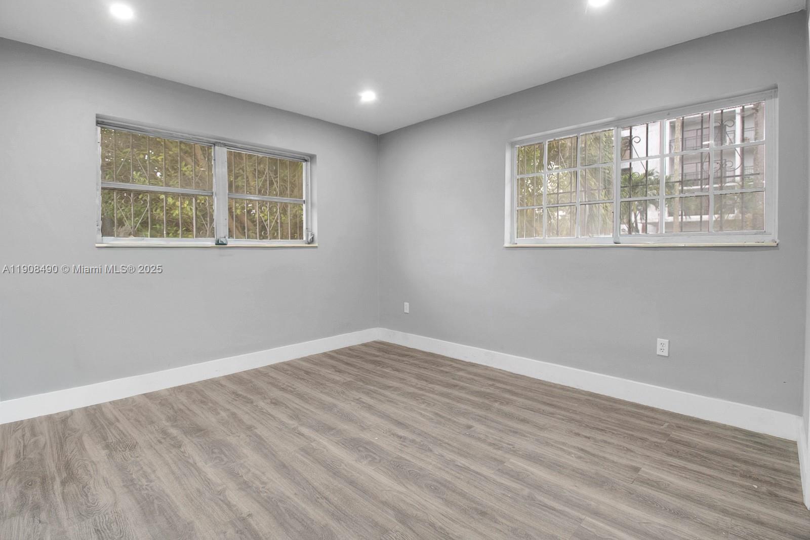 Подробнее / 2594 кв.футов $ 2025-11-05 0 Фото