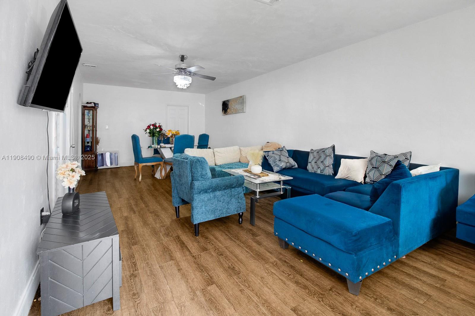 Подробнее / 2594 кв.футов $ 2025-11-05 0 Фото