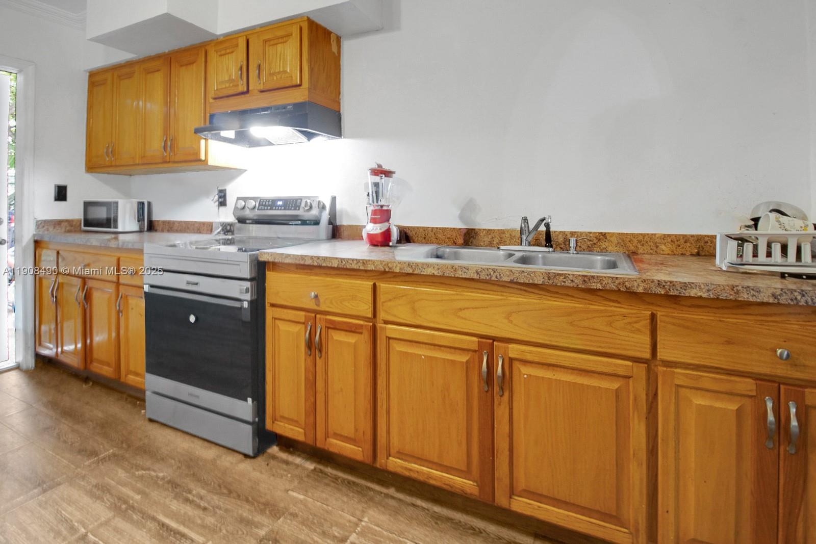 Подробнее / 2594 кв.футов $ 2025-11-05 0 Фото