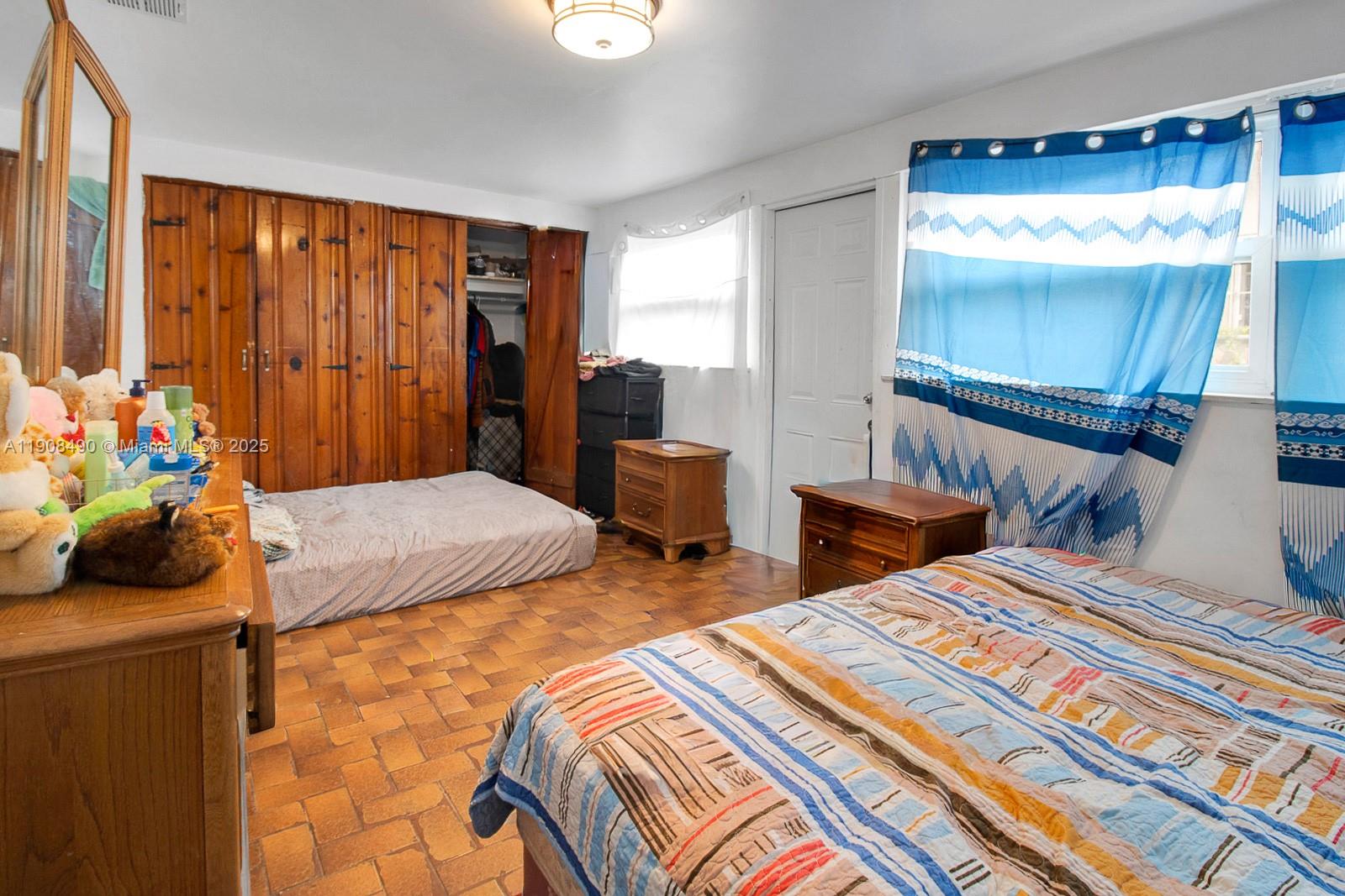 Подробнее / 2594 кв.футов $ 2025-11-05 0 Фото