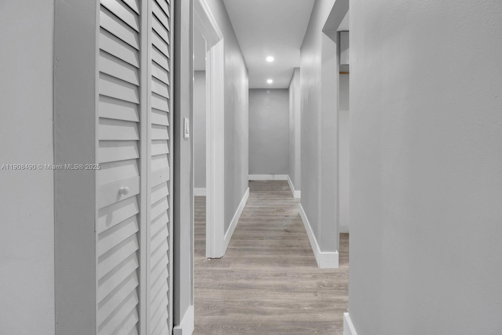 Подробнее / 2594 кв.футов $ 2025-11-05 0 Фото