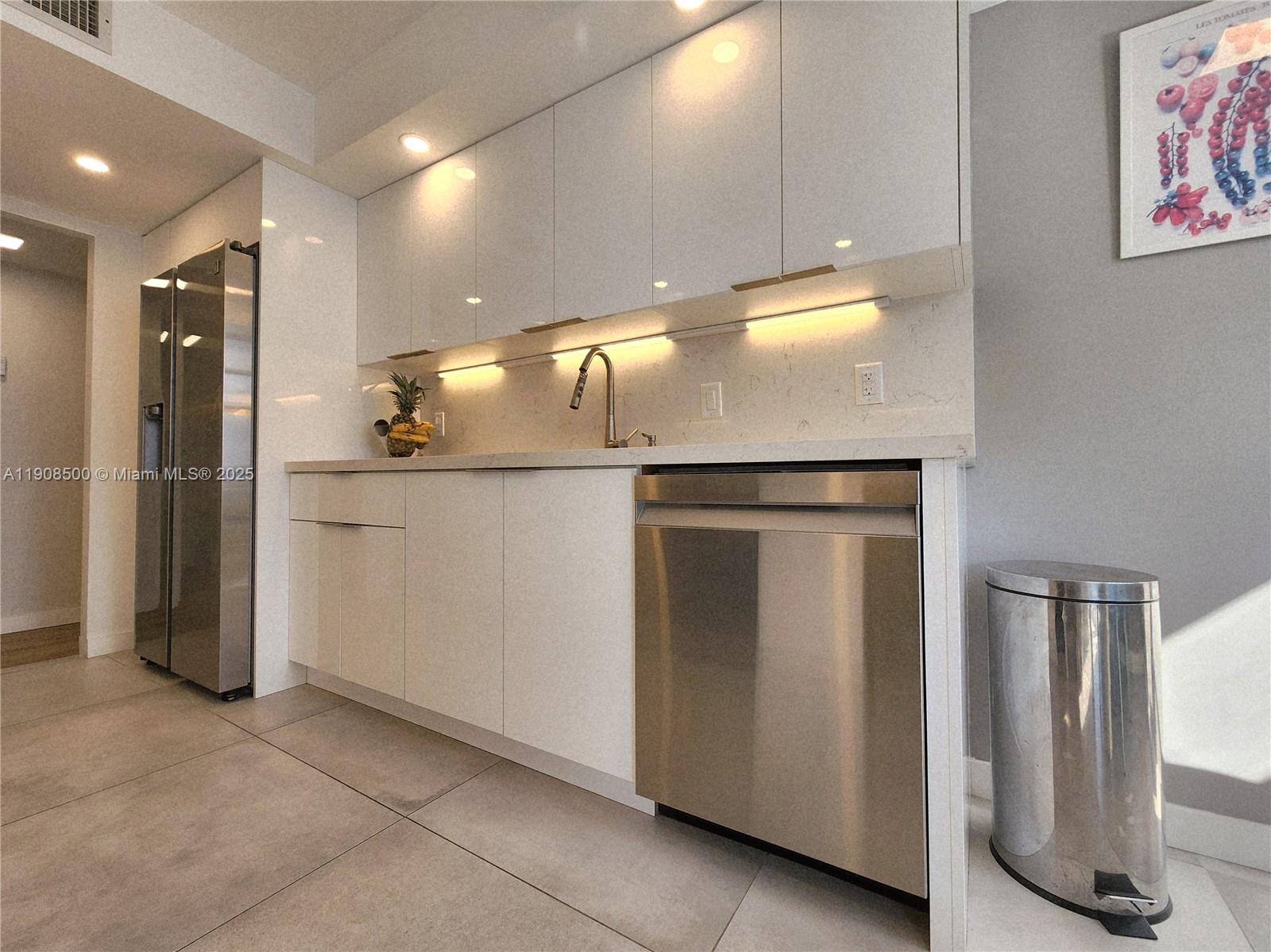 Photo of 2751 Ocean Dr  #1406S, Hollywood, Florida, 33019 - 