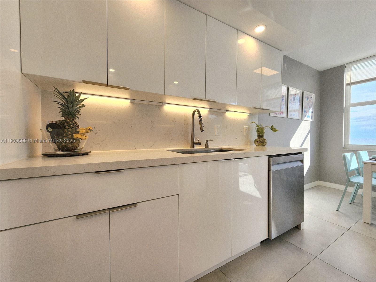 Photo of 2751 Ocean Dr  #1406S, Hollywood, Florida, 33019 - 