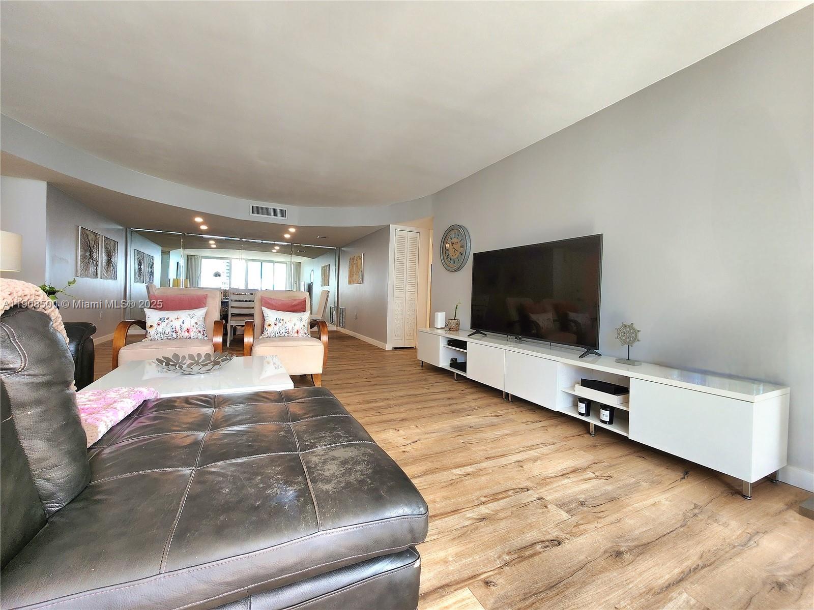 Photo of 2751 Ocean Dr  #1406S, Hollywood, Florida, 33019 - 