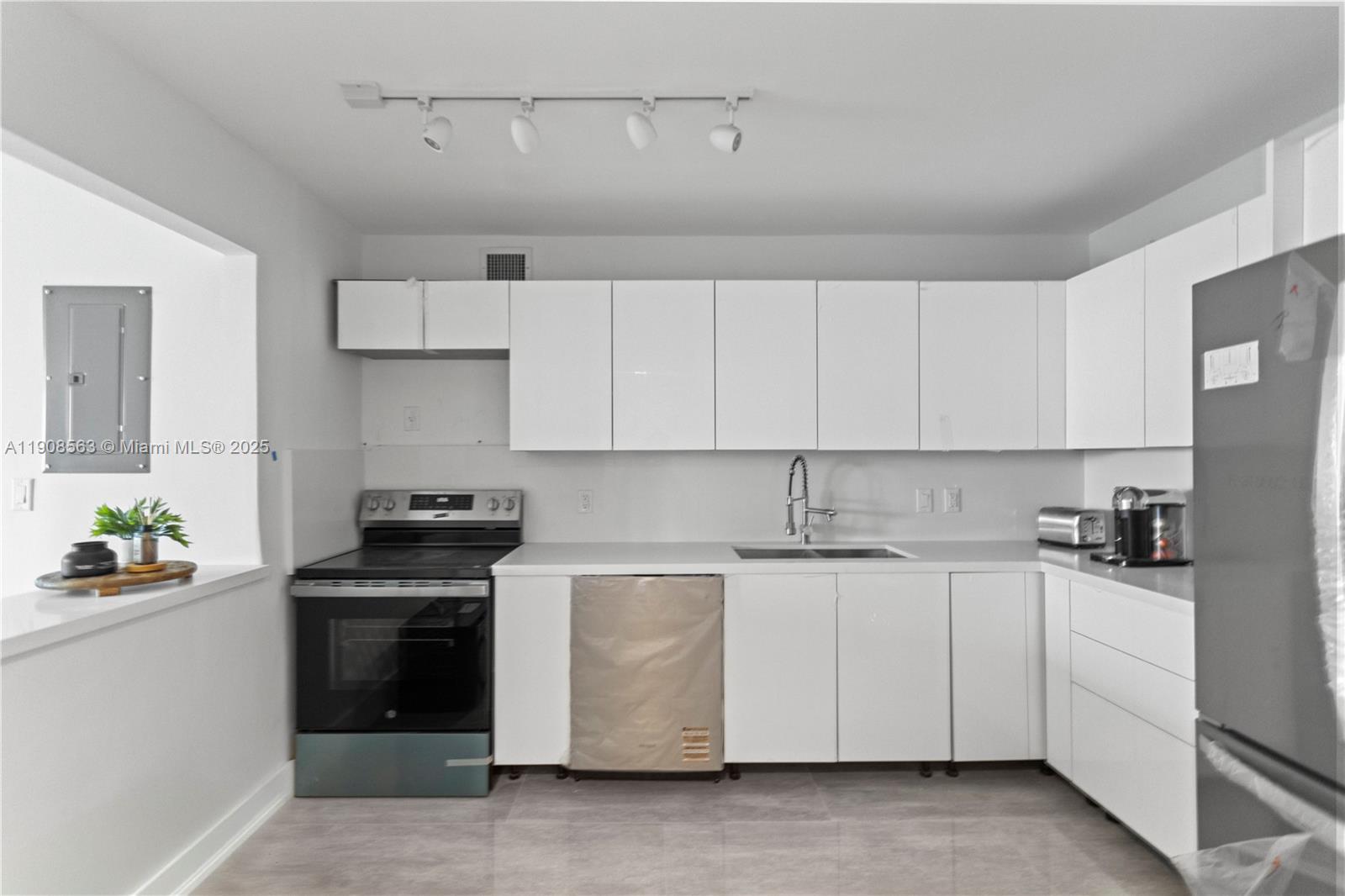 227 2 / 2 1603 sq. ft. $ 2025-11-05 0 Photo