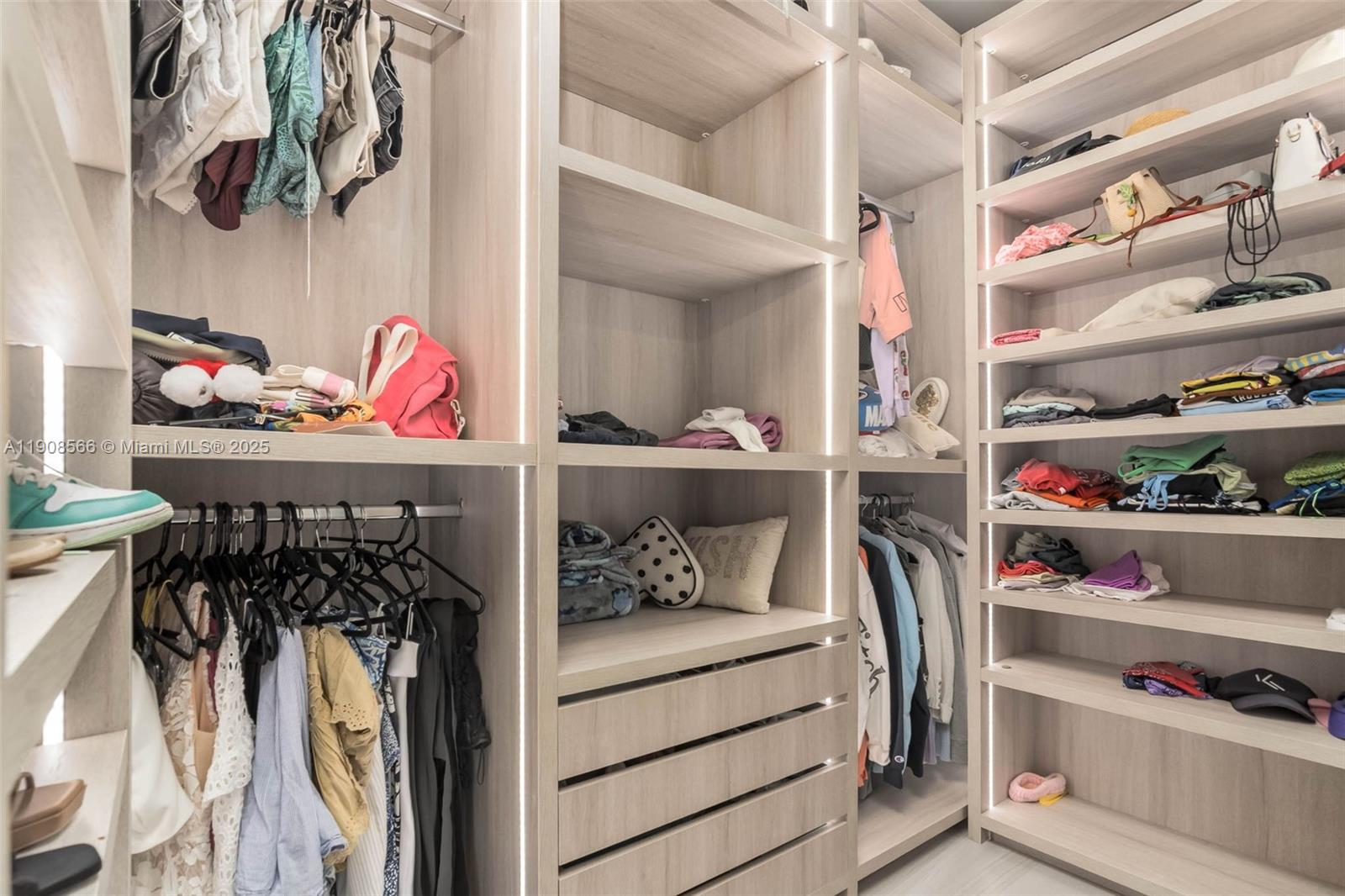 Photo of 20355 34th Ct #2728, Aventura, Florida, 33180 -