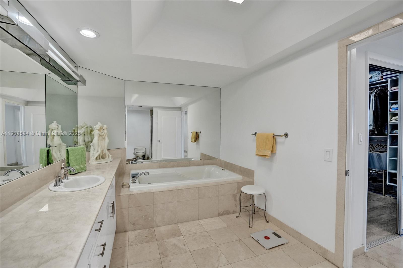 1710 2 / 2 1750 sq. ft. $ 2025-11-05 0 Photo