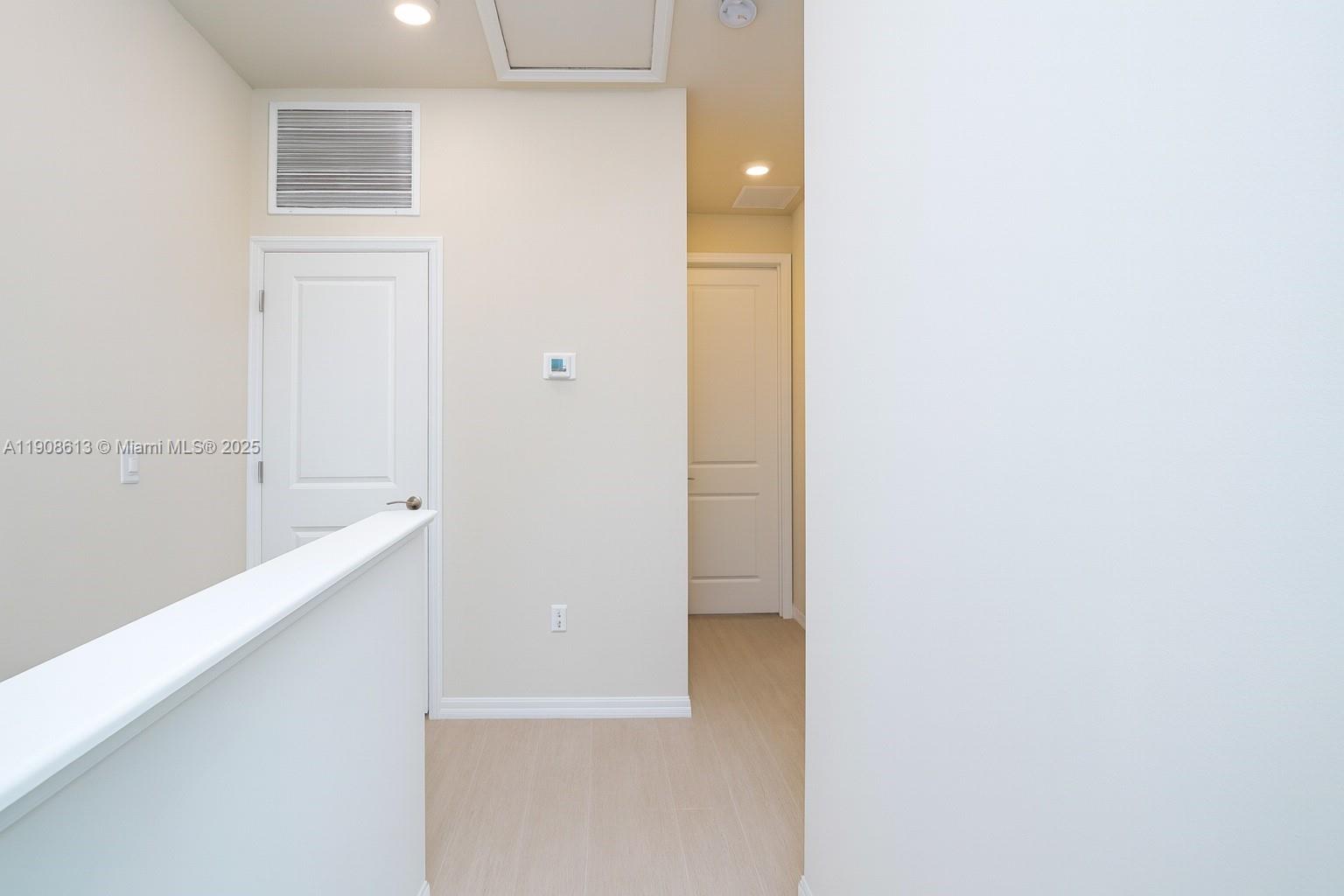 See details 3932 3 / 3 1673 sq. ft. $ 2025-11-05 0 Photo