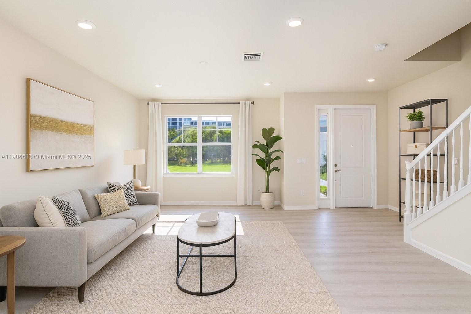 See details 3932 3 / 3 1673 sq. ft. $ 2025-11-05 0 Photo