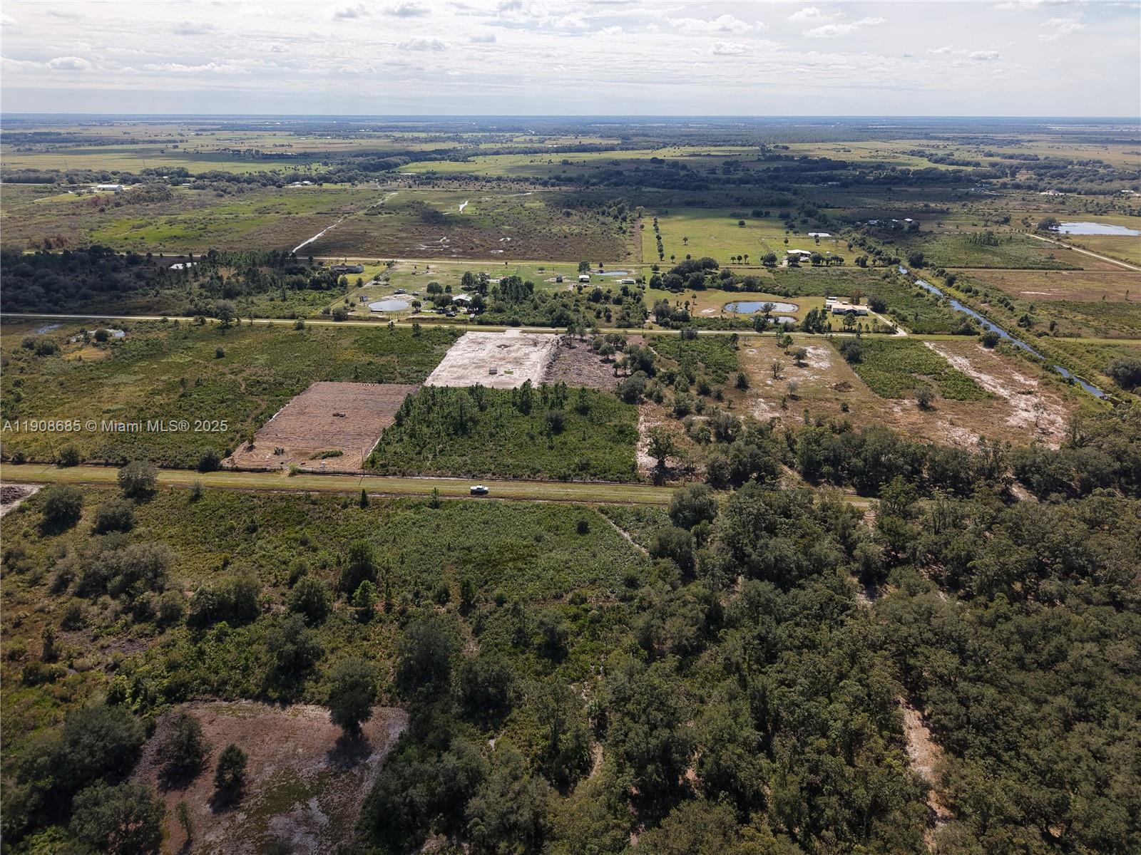 Ver detalles / sq. ft. $ 2025-11-05 0 foto