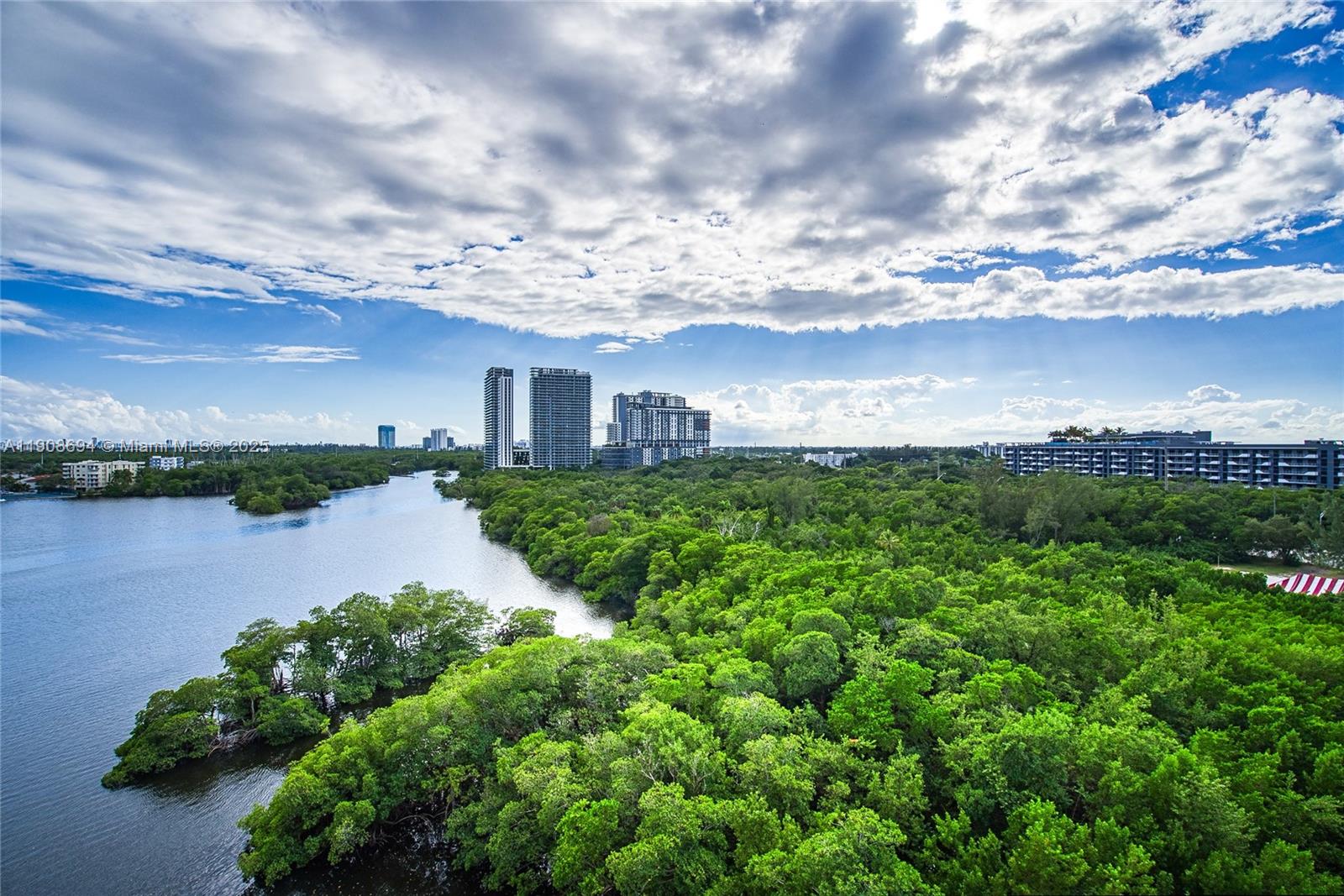 Photo of 17111 Biscayne Blvd #902, North Miami Beach, Florida, 33160 -