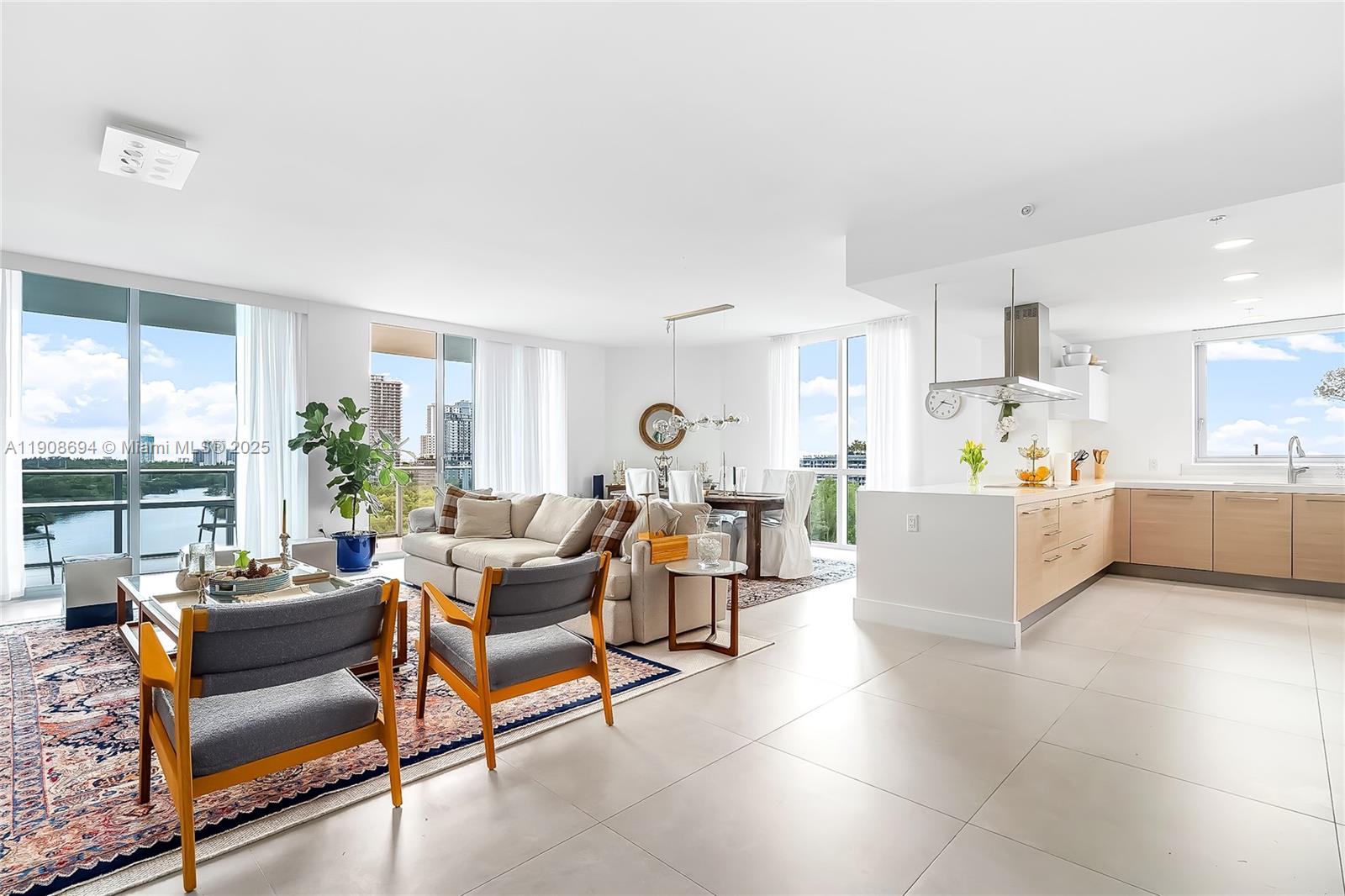 Photo of 17111 Biscayne Blvd #902, North Miami Beach, Florida, 33160 -