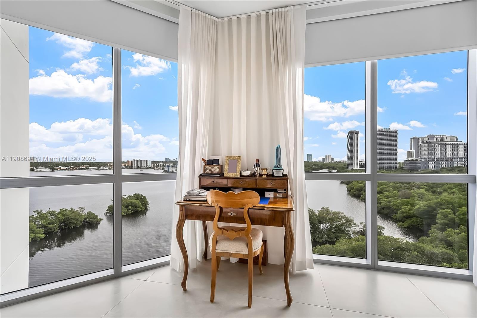 Photo of 17111 Biscayne Blvd #902, North Miami Beach, Florida, 33160 -