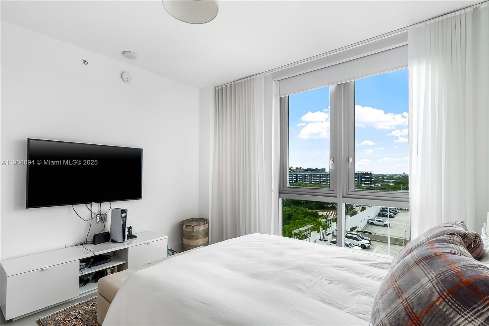 Photo of 17111 Biscayne Blvd #902, North Miami Beach, Florida, 33160 -