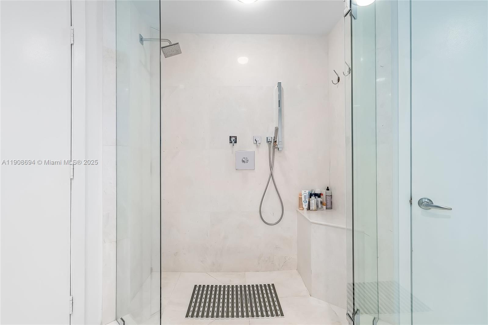 Photo of 17111 Biscayne Blvd #902, North Miami Beach, Florida, 33160 -