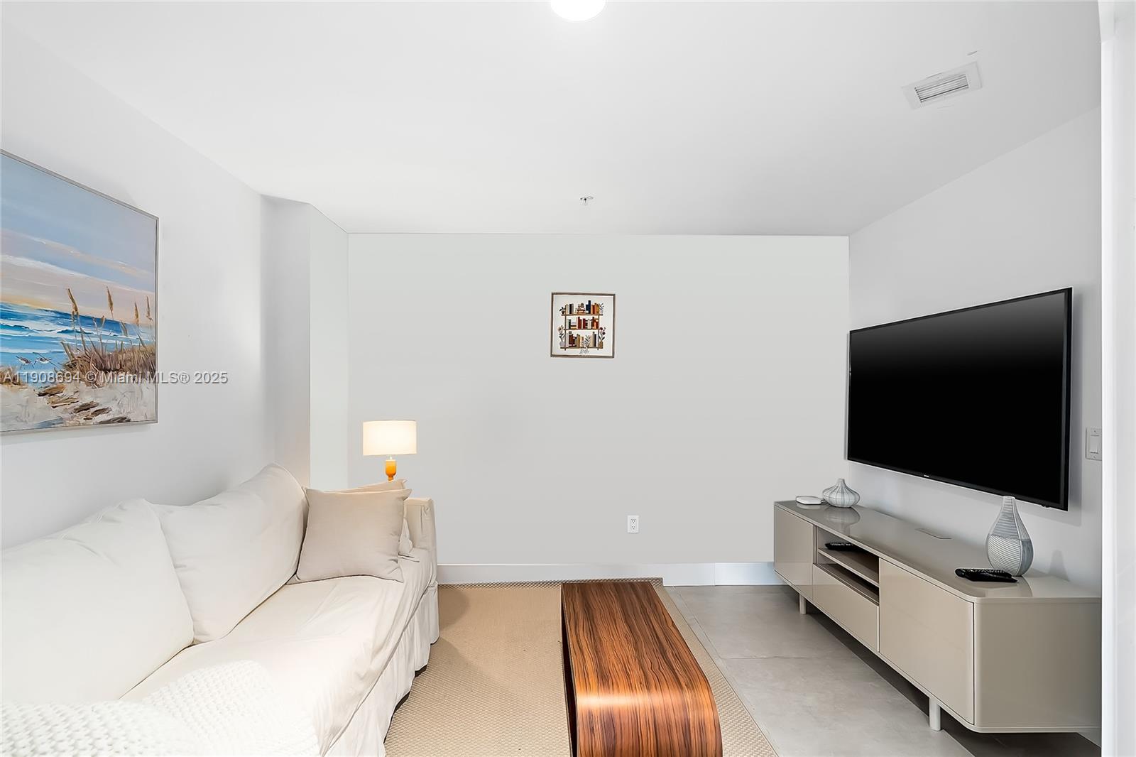 Photo of 17111 Biscayne Blvd #902, North Miami Beach, Florida, 33160 -
