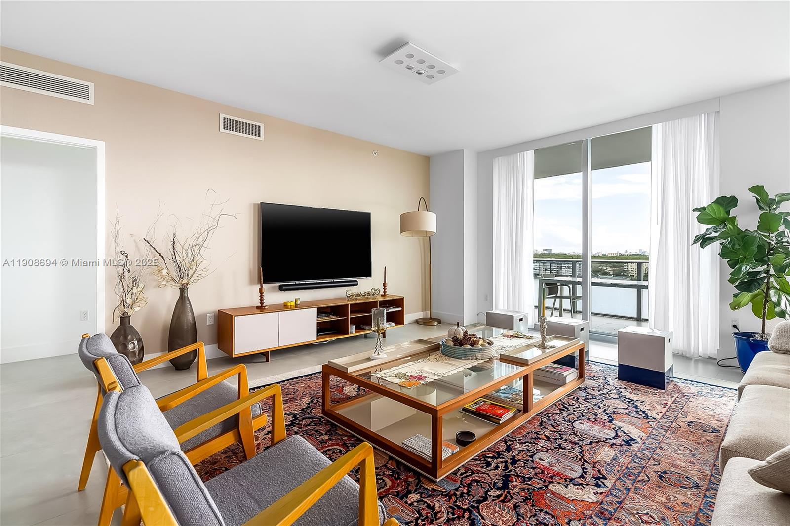 Photo of 17111 Biscayne Blvd #902, North Miami Beach, Florida, 33160 -
