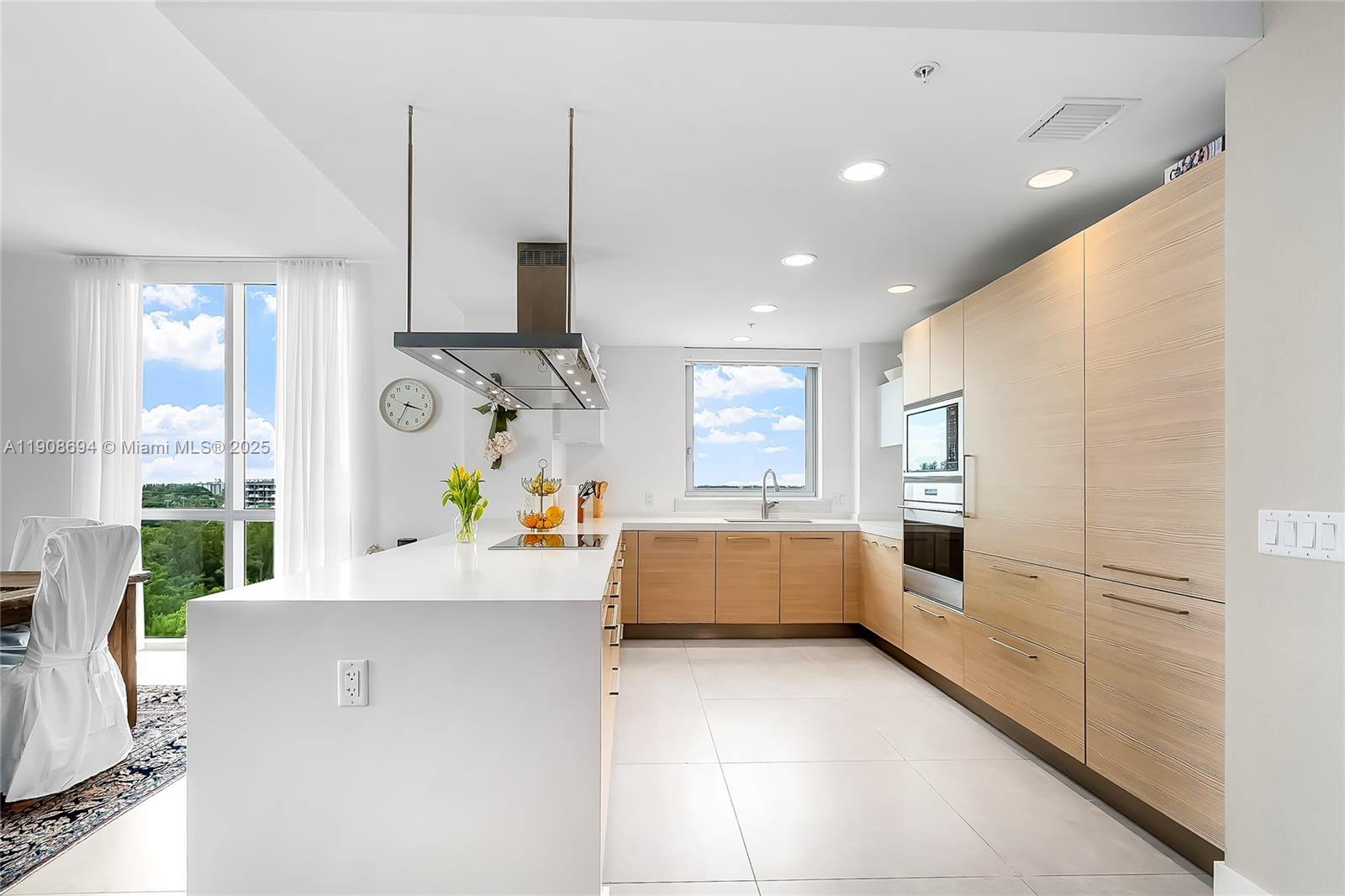 Photo of 17111 Biscayne Blvd #902, North Miami Beach, Florida, 33160 -