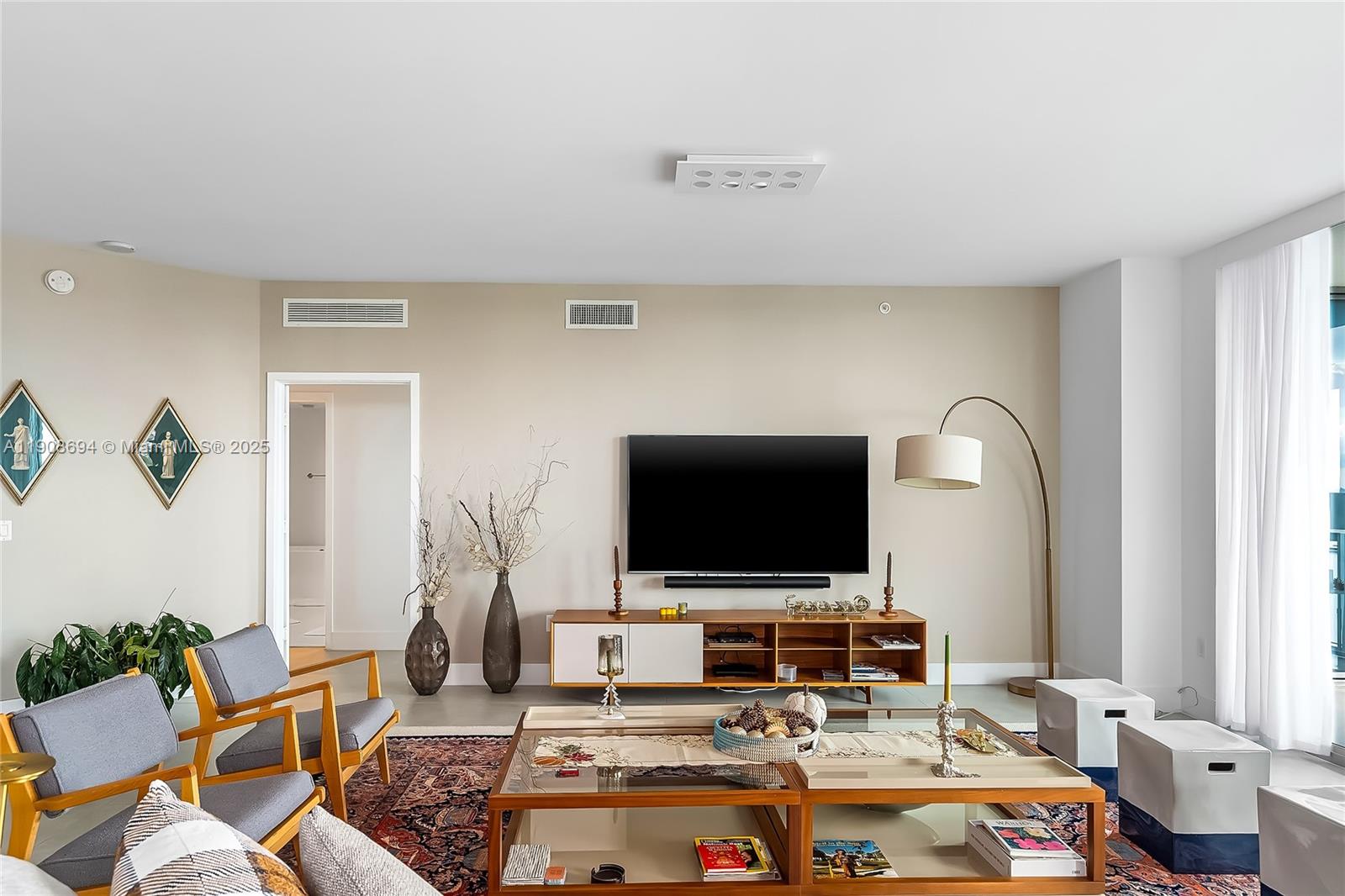 Photo of 17111 Biscayne Blvd #902, North Miami Beach, Florida, 33160 -