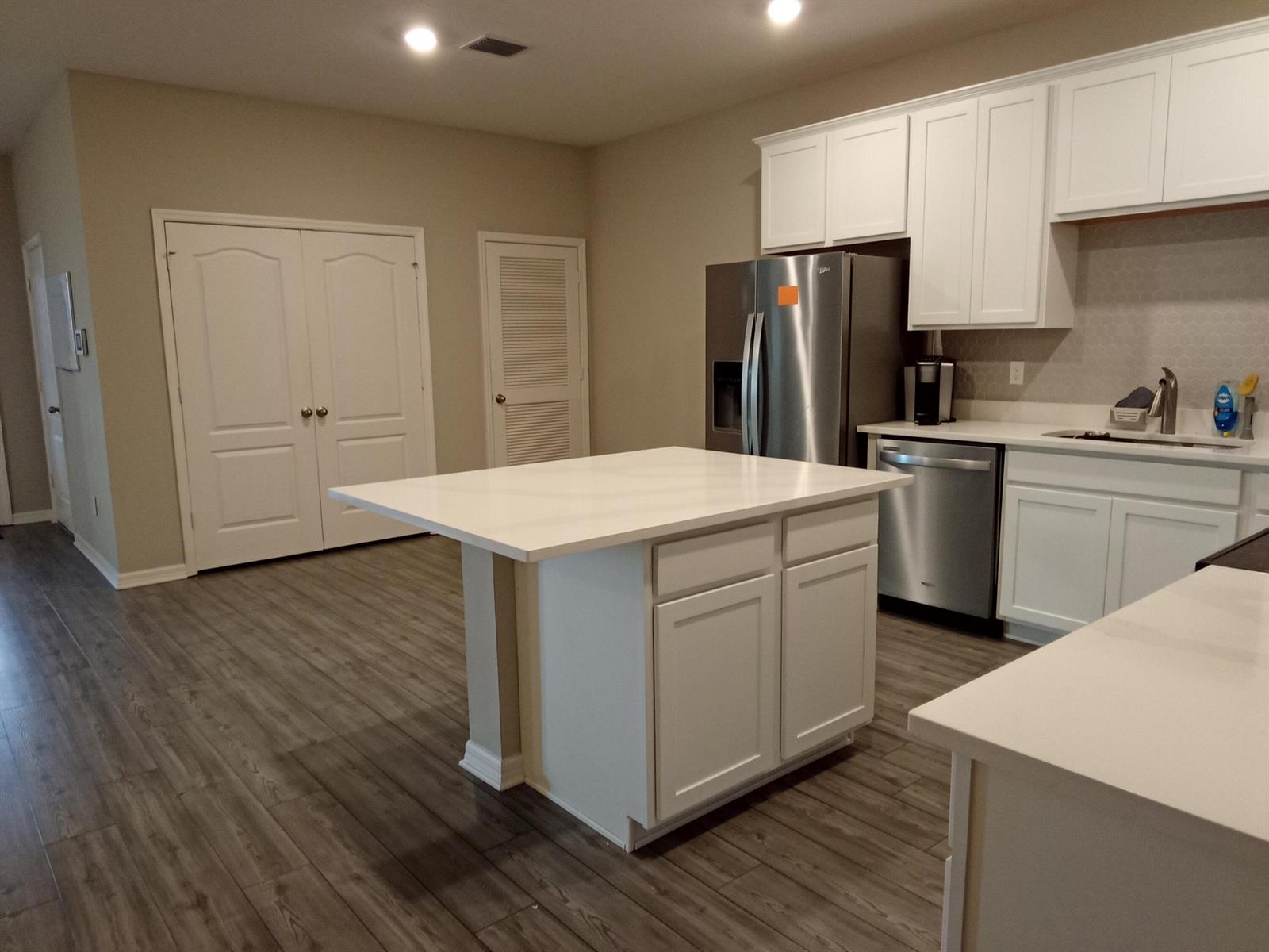 Ver detalles 1712 2 / 2 1245 sq. ft. $ 2026-01-15 0 foto