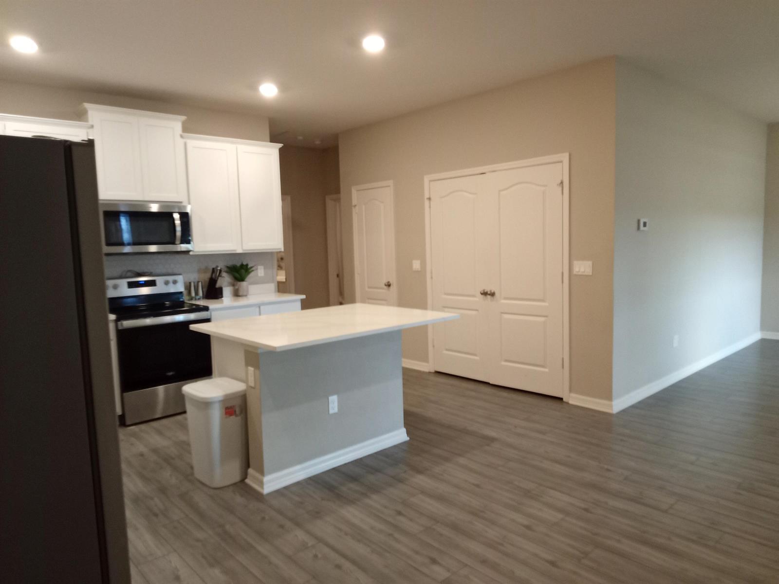 Ver detalles 1712 2 / 2 1245 sq. ft. $ 2026-01-15 0 foto
