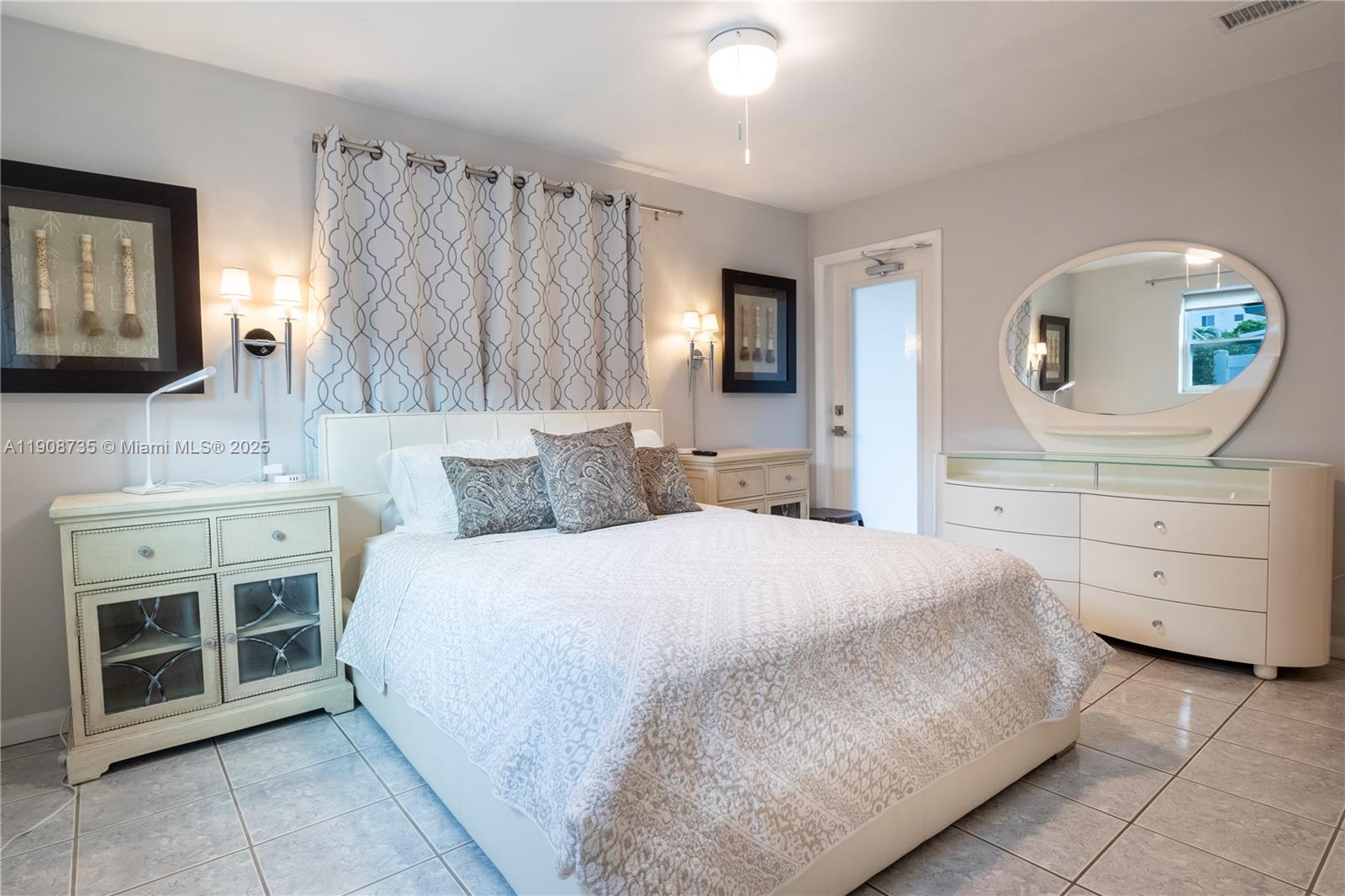 See details / 2042 sq. ft. $ 2025-11-05 0 Photo