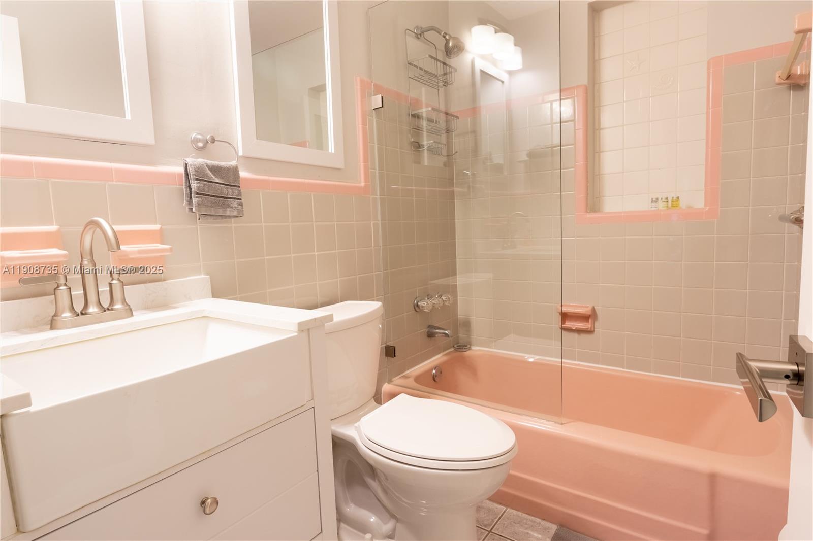 See details / 2042 sq. ft. $ 2025-11-05 0 Photo