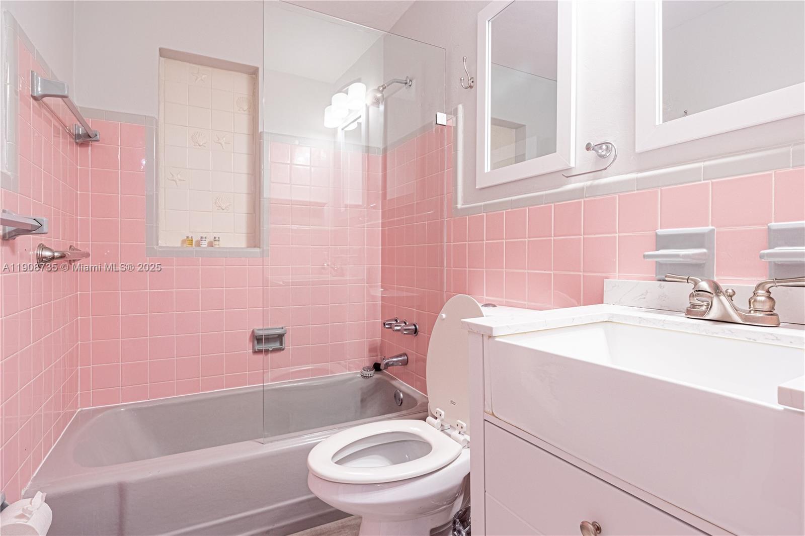 See details / 2042 sq. ft. $ 2025-11-05 0 Photo