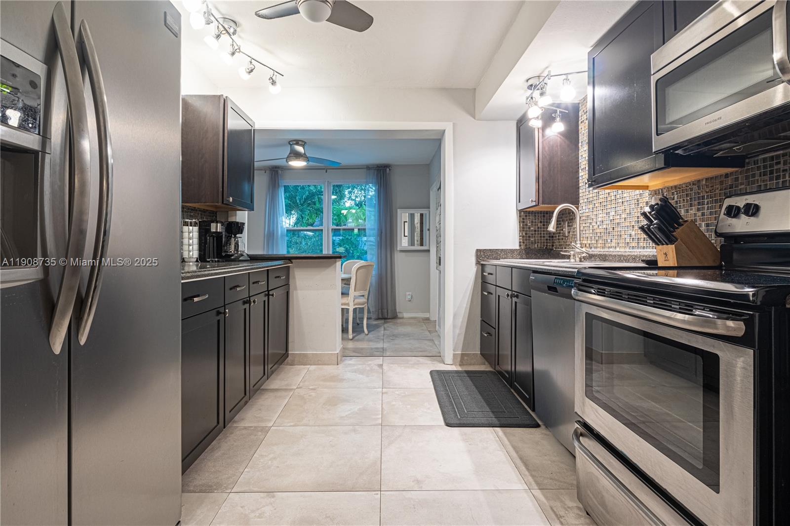 See details / 2042 sq. ft. $ 2025-11-05 0 Photo