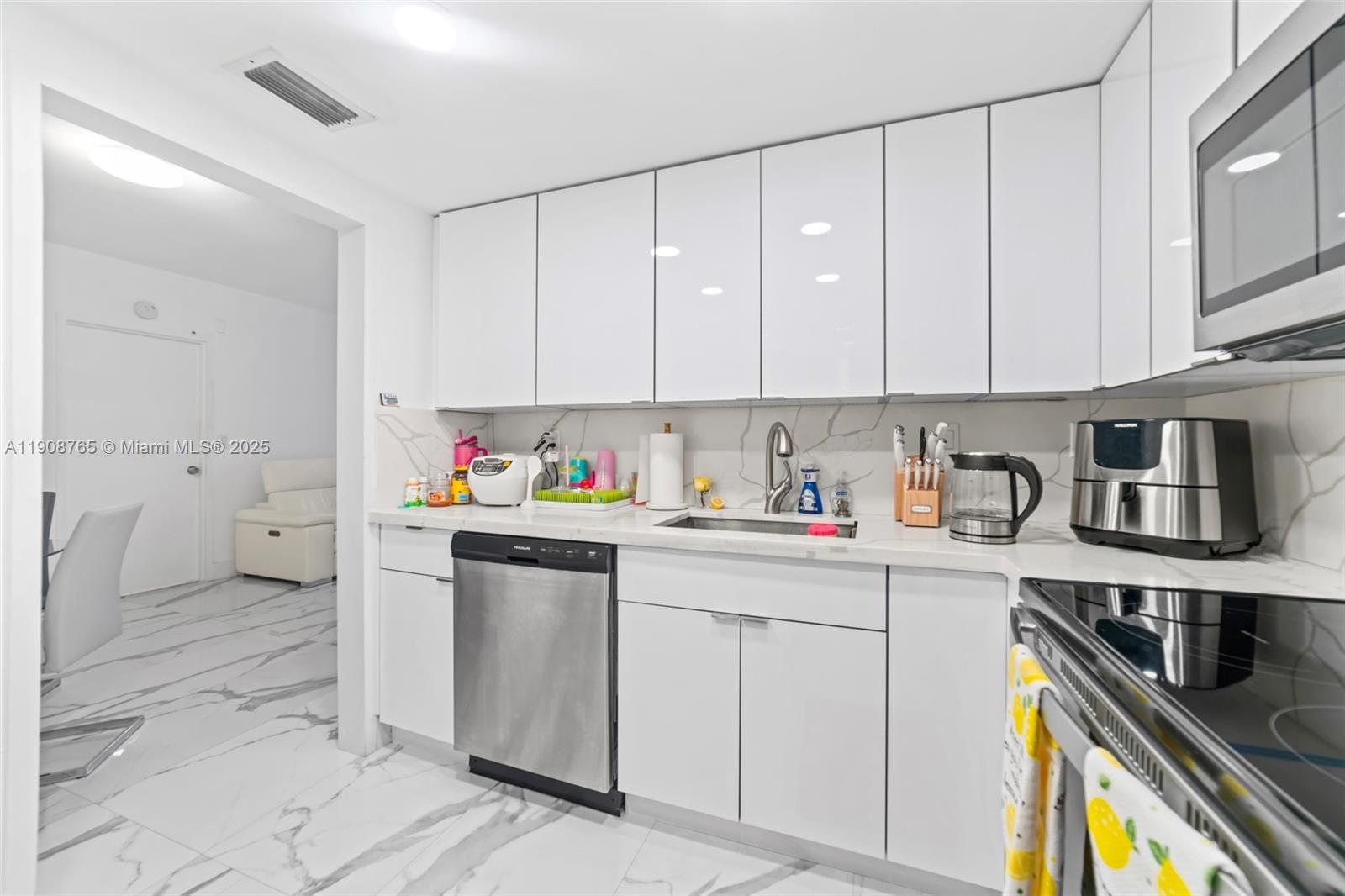 Photo of 3725 Ocean Dr #716, Hollywood, Florida, 33019 -