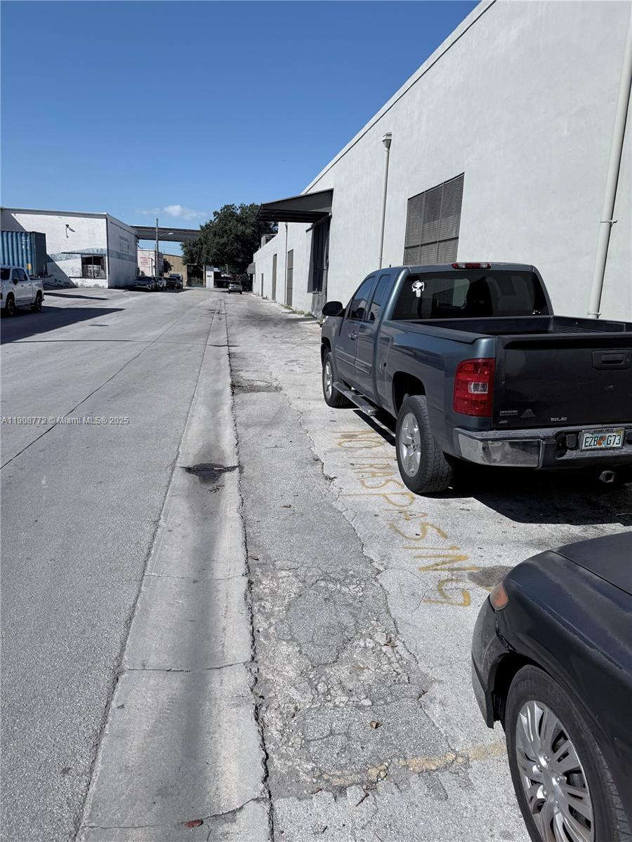 See details / sq. ft. $ 2025-11-05 0 Photo